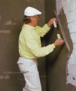 Оштукатуривание поверхности стены